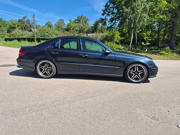 Mercedes-Benz E500 2 of 5