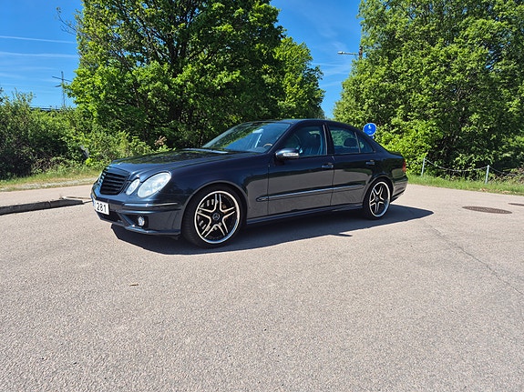 Mercedes-Benz E500 5 of 5