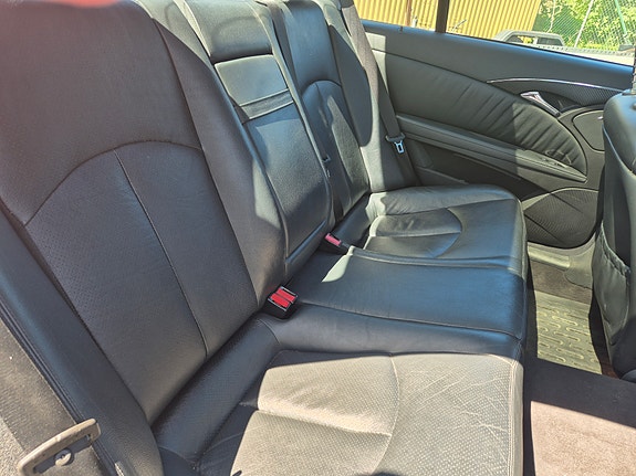 Mercedes-Benz E500 12 of 13