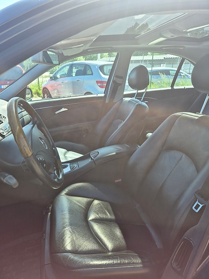Mercedes-Benz E500 10 of 13
