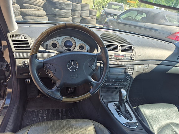 Mercedes-Benz E500 9 of 13