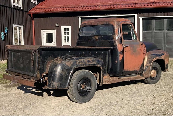 Ford F-100 3 of 5
