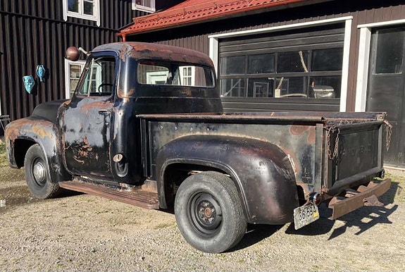 Ford F-100 2 of 5