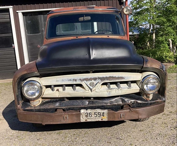 Ford F-100 4 of 5
