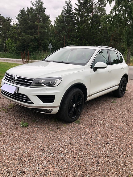 Volkswagen Touareg 3 of 5