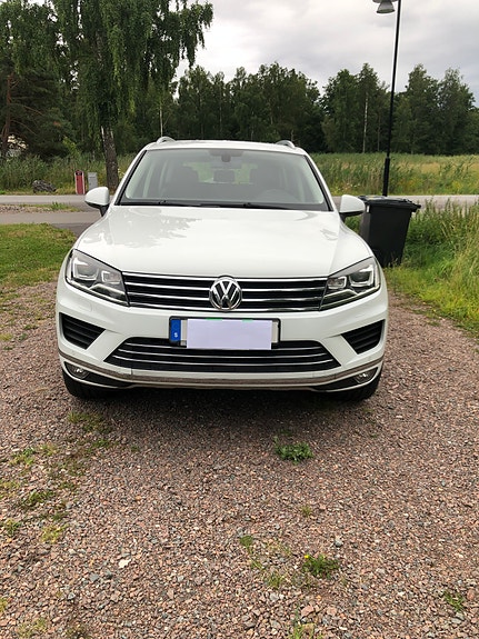 Volkswagen Touareg 2 of 5
