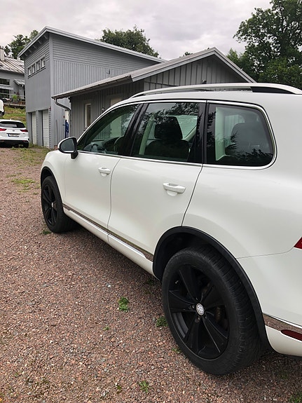Volkswagen Touareg 4 of 5