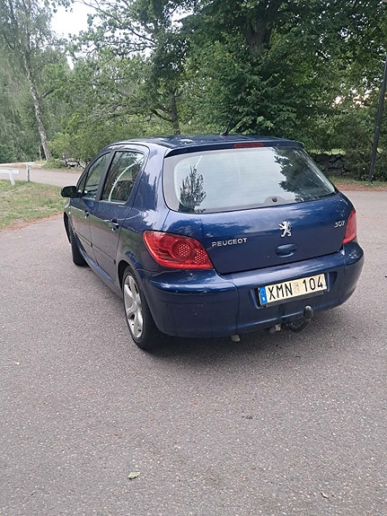 Peugeot 307 2 of 5