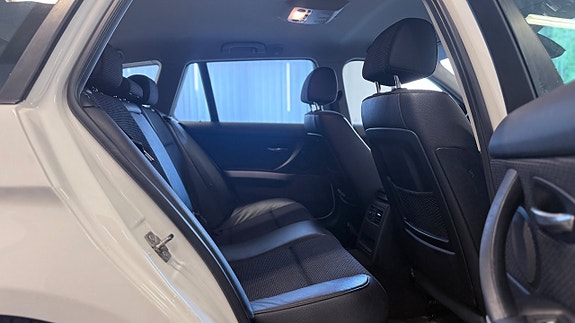 BMW 320d 11 of 14