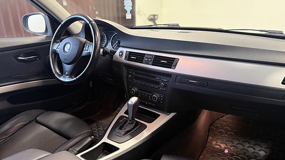 BMW 320d 12 of 14