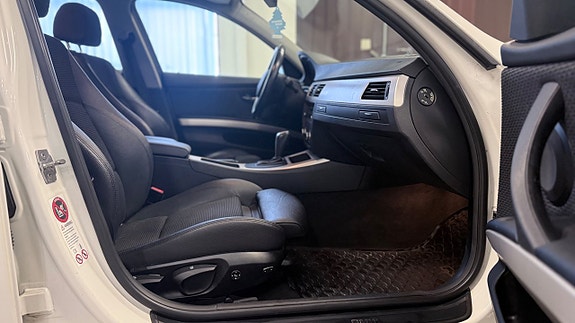 BMW 320d 13 of 14