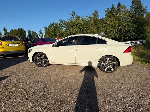 Volvo S60 2 of 8