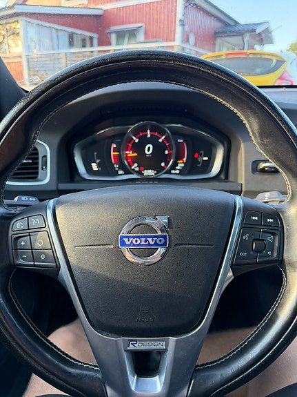 Volvo S60 7 of 8
