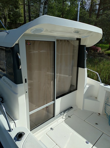 Quicksilver 605 Pilothouse 3 of 5