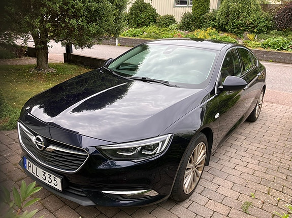 Opel Insignia 2 of 5