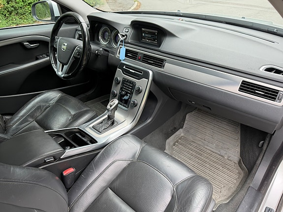 Volvo V70 11 of 12