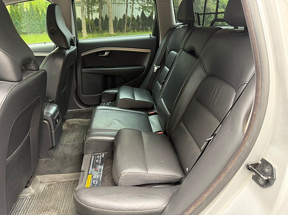 Volvo V70 9 of 12