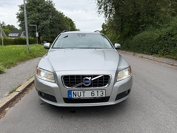 Volvo V70 3 of 5