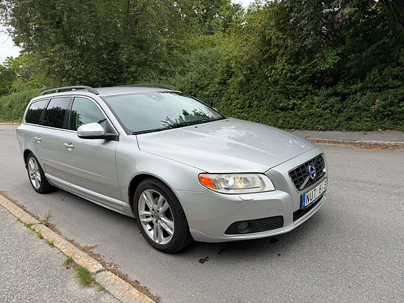 Volvo V70 2 of 5