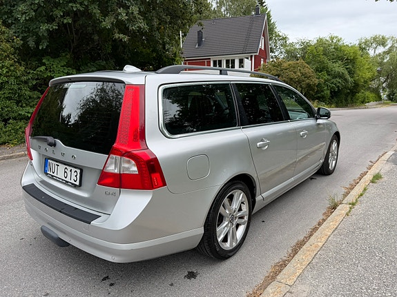 Volvo V70 4 of 5