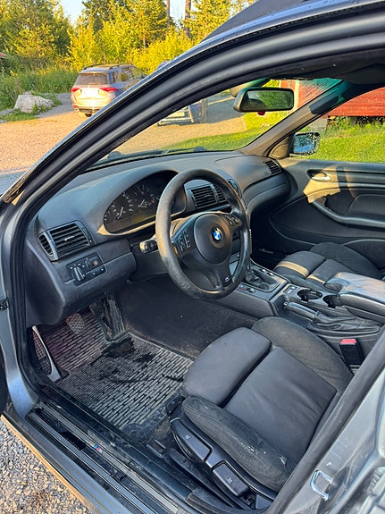 BMW 320i 5 of 7