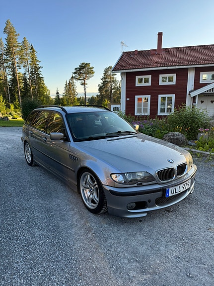 BMW 320i 2 of 7