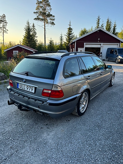 BMW 320i 4 of 7