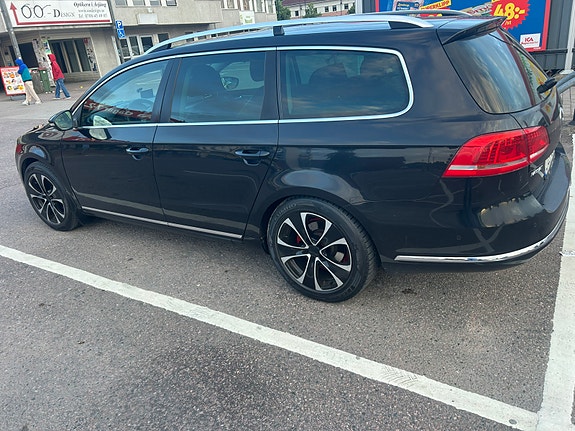 Volkswagen Passat 2 of 5