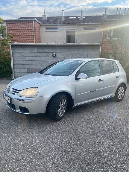 Volkswagen Golf V 2 of 5