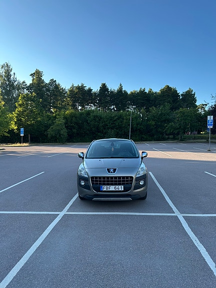Peugeot 3008 2 of 5