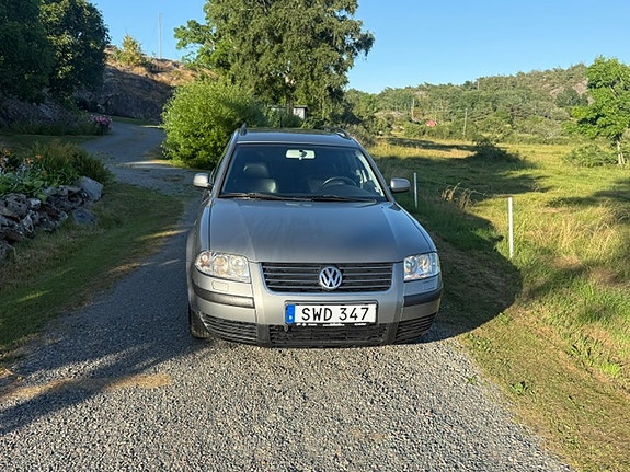 Volkswagen Passat 4 of 16