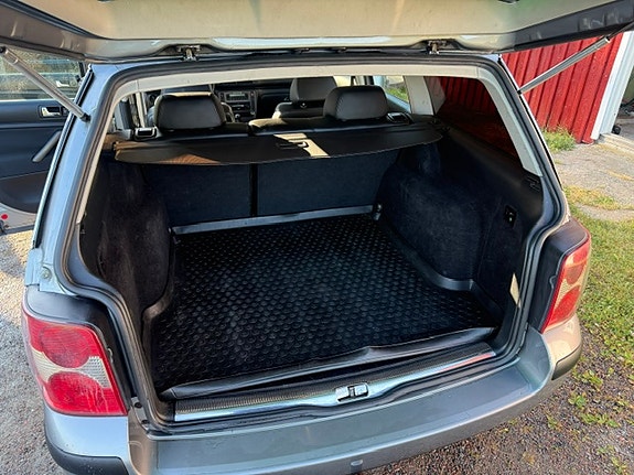 Volkswagen Passat 13 of 16