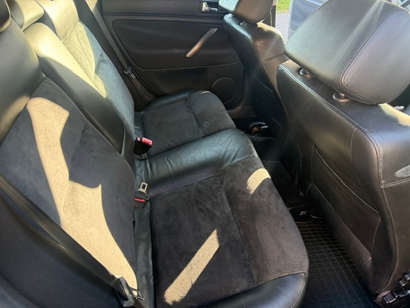 Volkswagen Passat 12 of 16