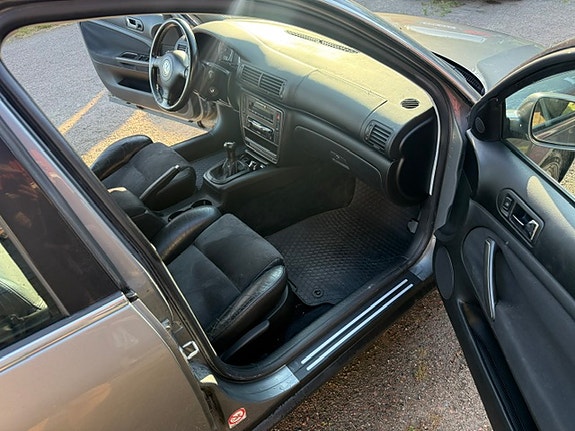 Volkswagen Passat 10 of 16