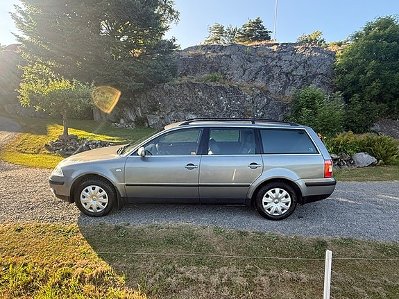 Volkswagen Passat 5 of 16
