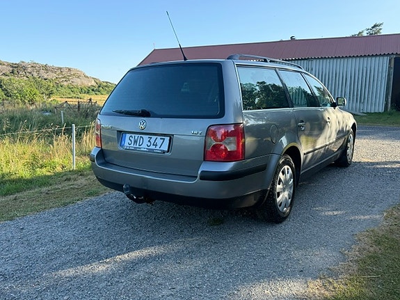 Volkswagen Passat 6 of 16