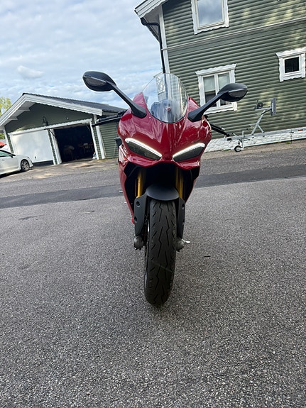 Ducati Panigale V2 S 3 of 5