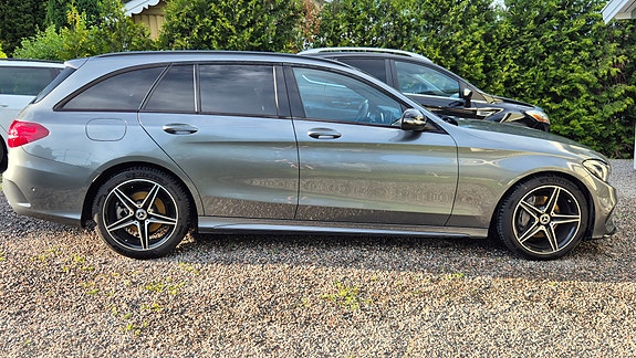 Mercedes-Benz C220 2 of 5