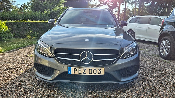 Mercedes-Benz C220 3 of 5