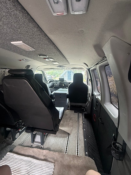 Ford E-350 5 of 5