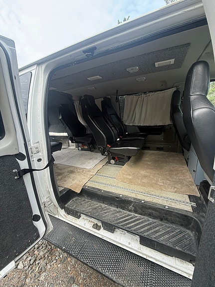 Ford E-350 4 of 5
