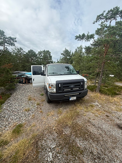 Ford E-350 2 of 5