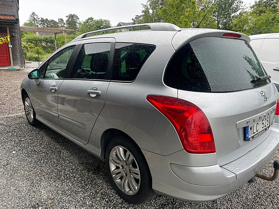 Peugeot 308 SW 3 of 5