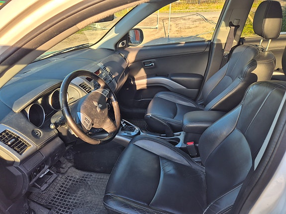 Mitsubishi Outlander 3 of 5