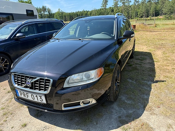 Volvo V70 2 of 5