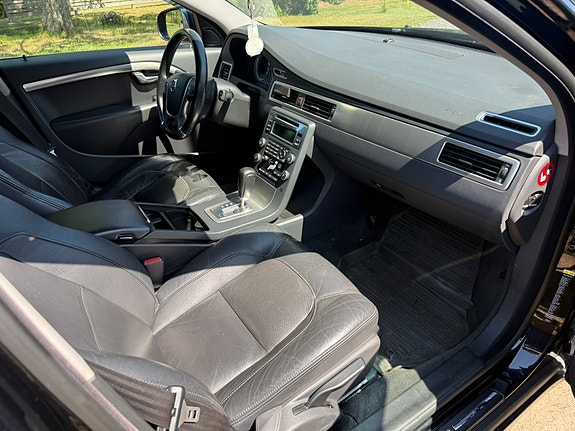 Volvo V70 6 of 8