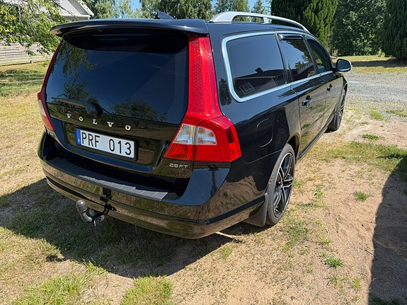 Volvo V70 3 of 5