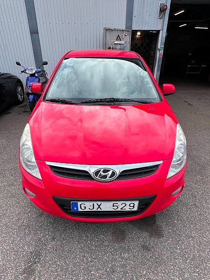 Hyundai i20 2 of 5