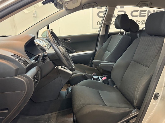 Toyota Corolla Verso 13 of 18
