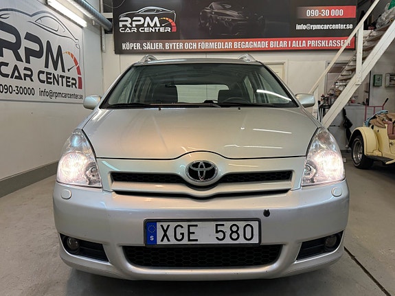 Toyota Corolla Verso 4 of 5